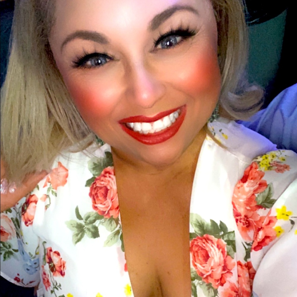 Meet your Posher, Esmeralda